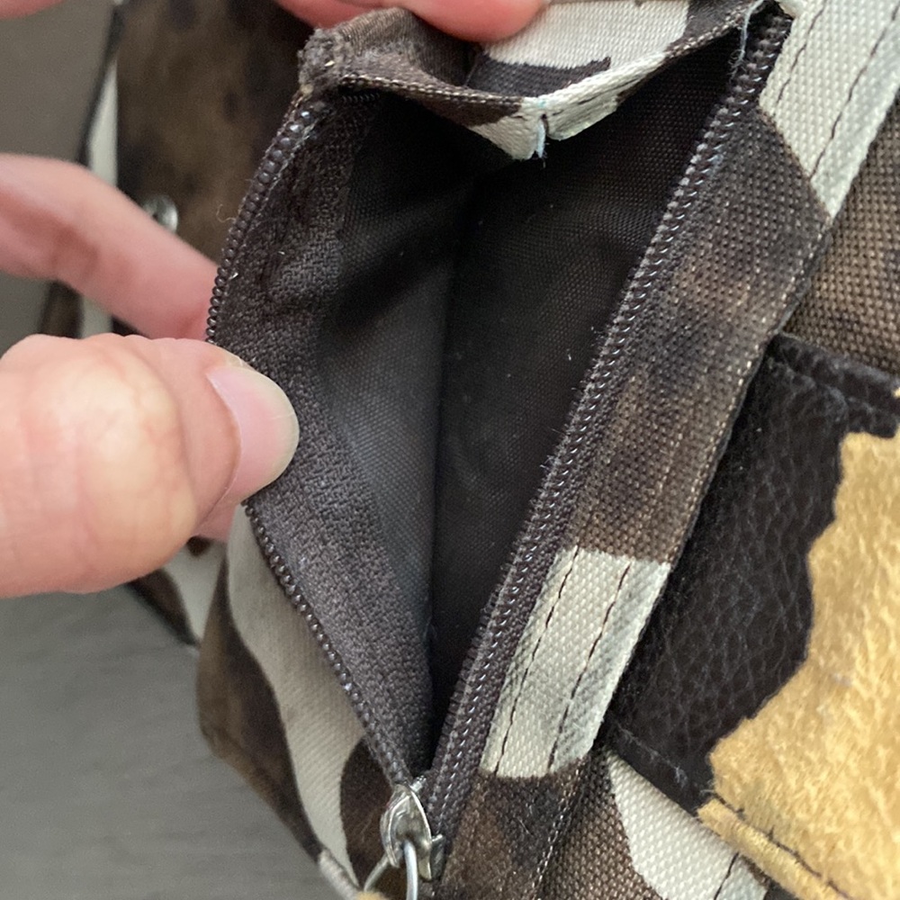 Tan and brown camo print wallet - Picture 6 of 15